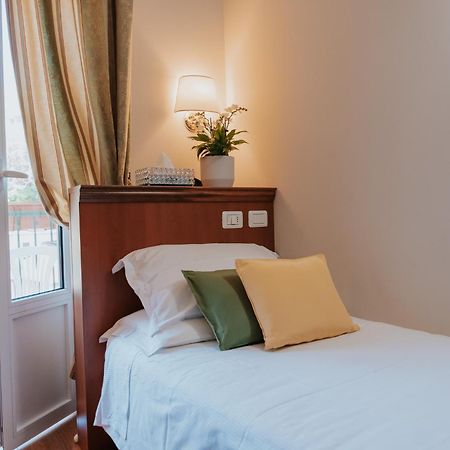 Hotel Flora Стреза Екстериор снимка