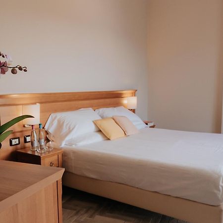 Hotel Flora Стреза Екстериор снимка