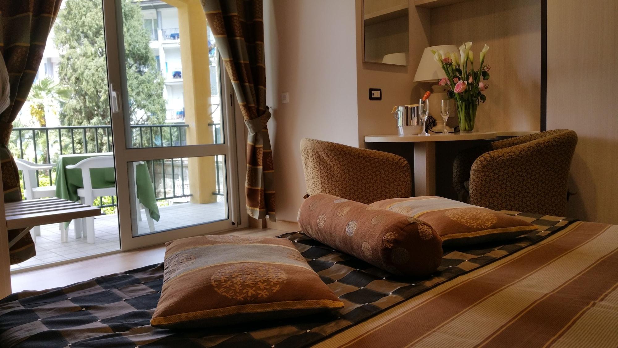 Hotel Flora Стреза Екстериор снимка