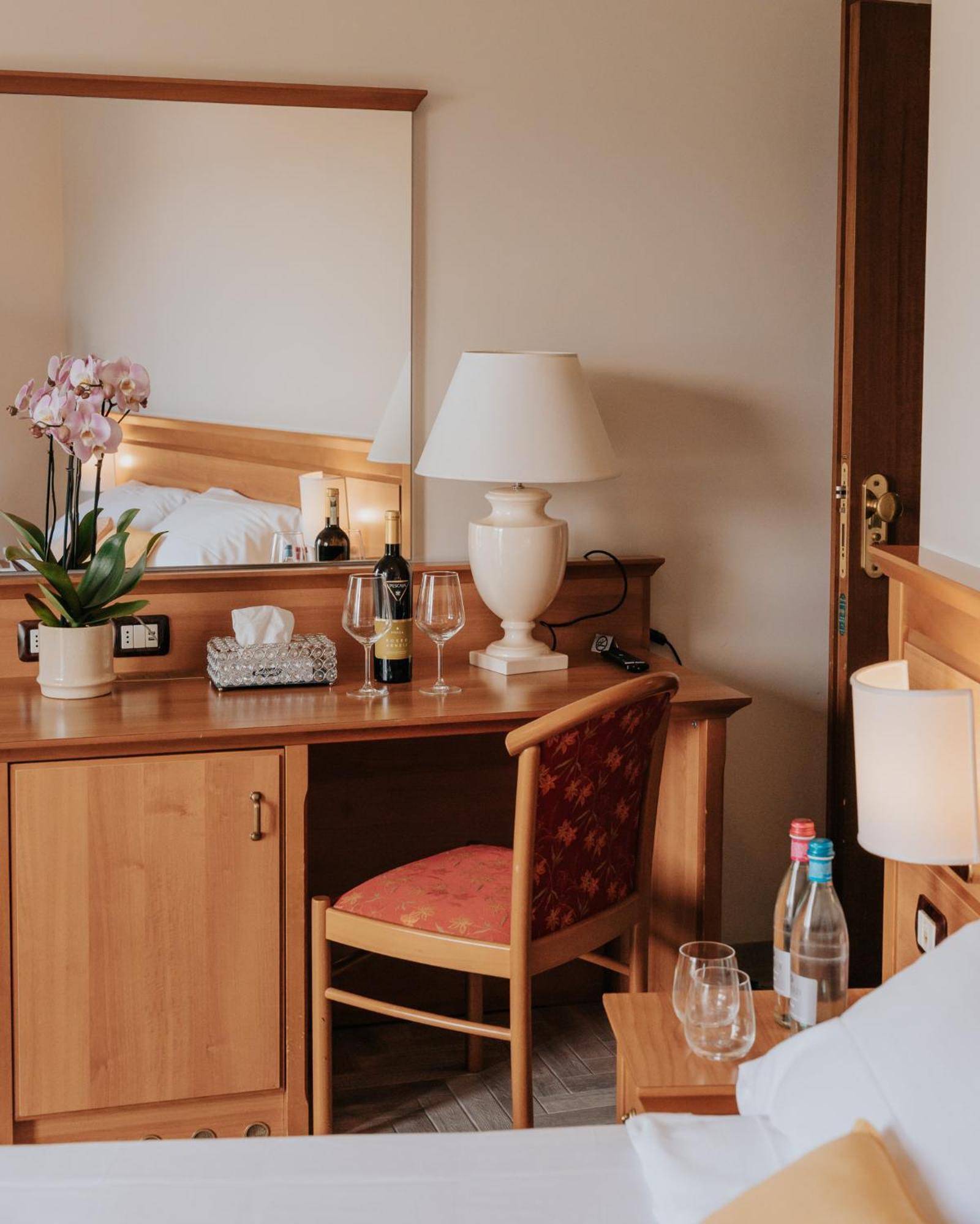 Hotel Flora Стреза Екстериор снимка