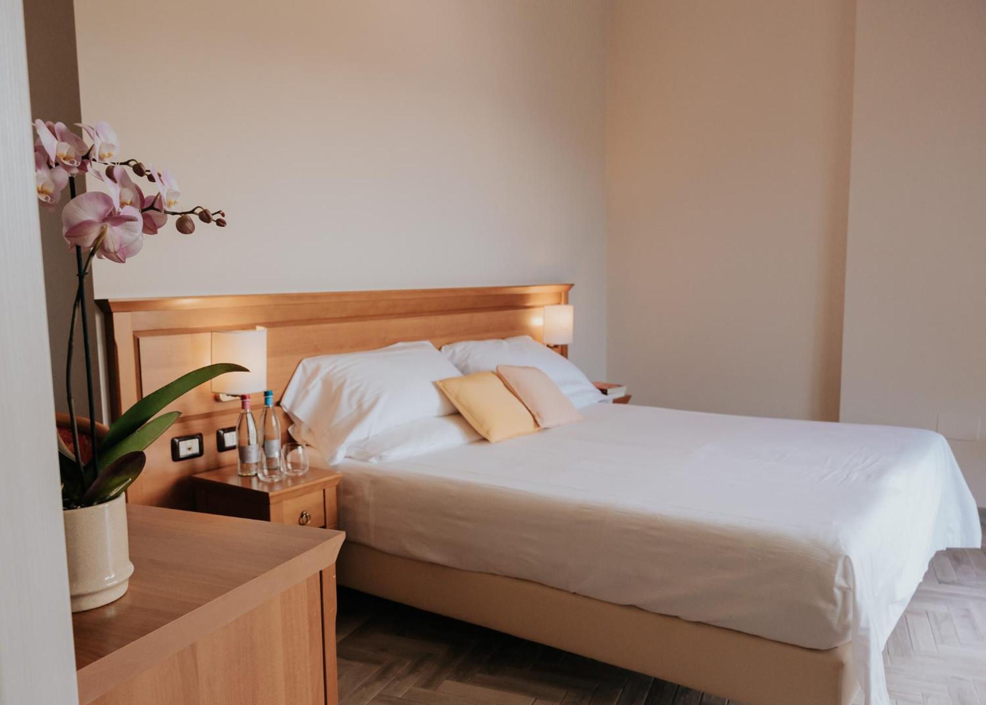Hotel Flora Стреза Екстериор снимка