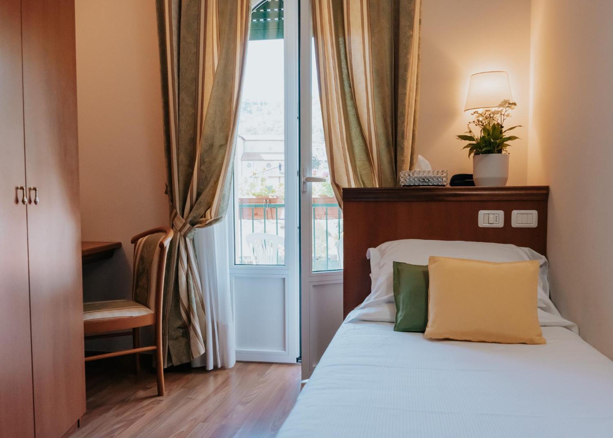 Hotel Flora Стреза Екстериор снимка