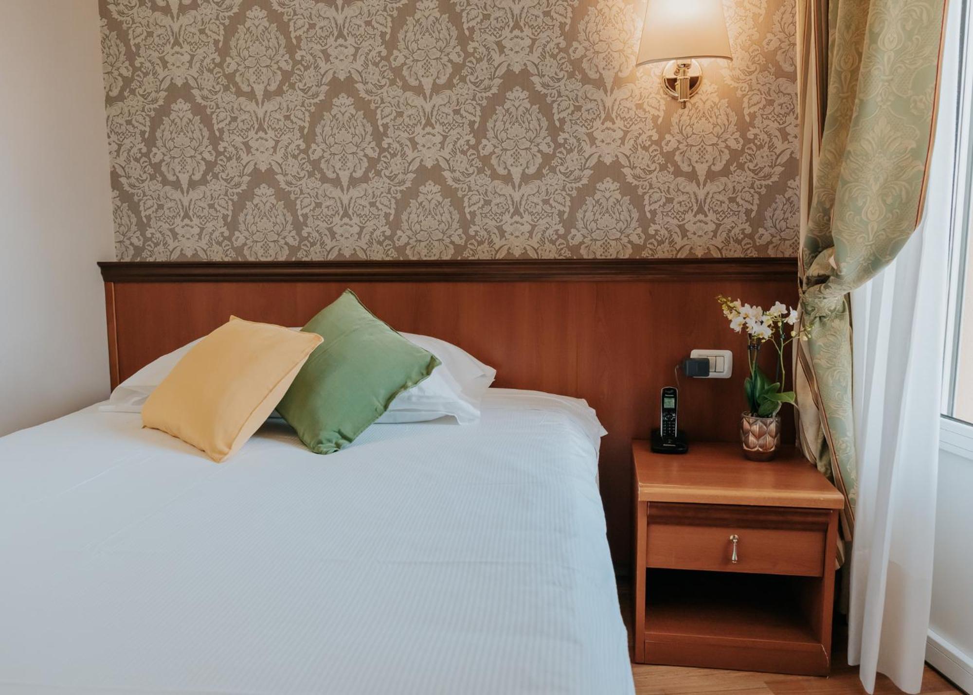 Hotel Flora Стреза Екстериор снимка