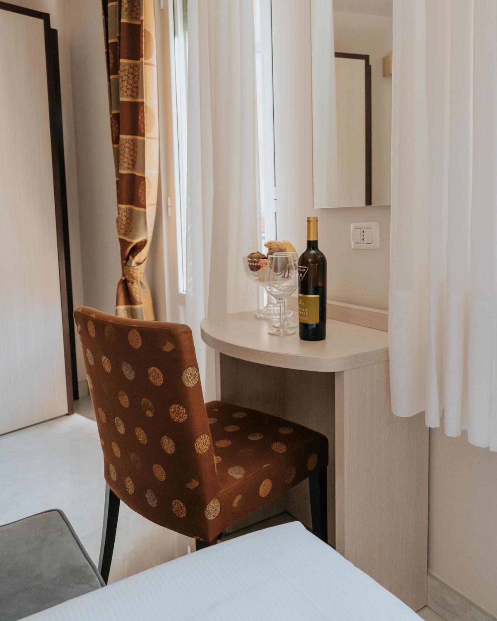 Hotel Flora Стреза Екстериор снимка