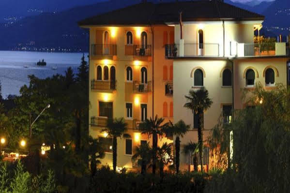 Hotel Flora Стреза Екстериор снимка
